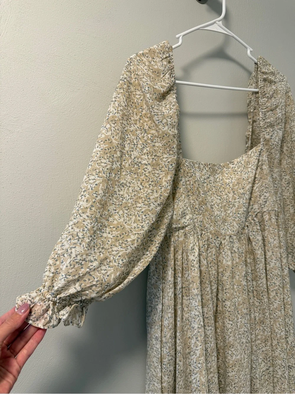 Storia Neutral Floral Maxi Dress in Beige and Cream size L - Picture 2 of 8